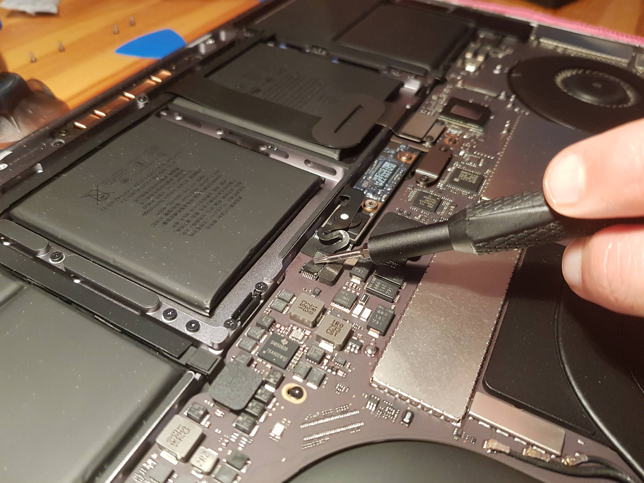 macbook Air 2019 Pil Değişim